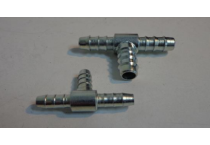 Connecting fitting with plastic air hose tail